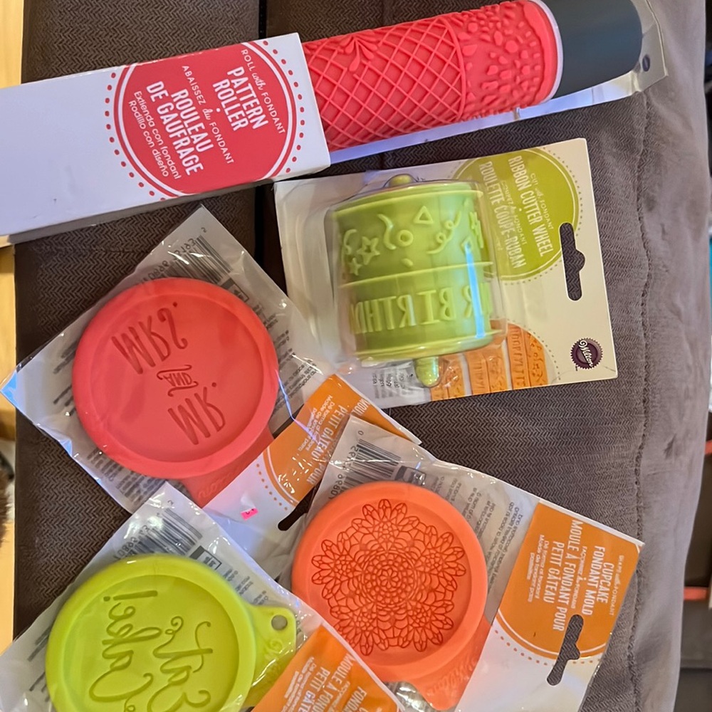 COPY - Fondant patter roller and cupcake molds